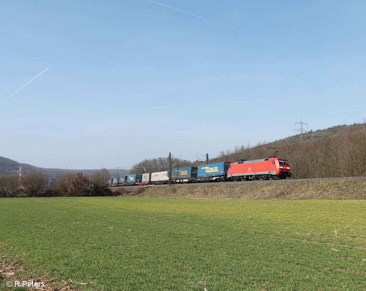 152 126-9 zieht ein LKW-Walter bei Harbach durchs Maintal 16.03.17