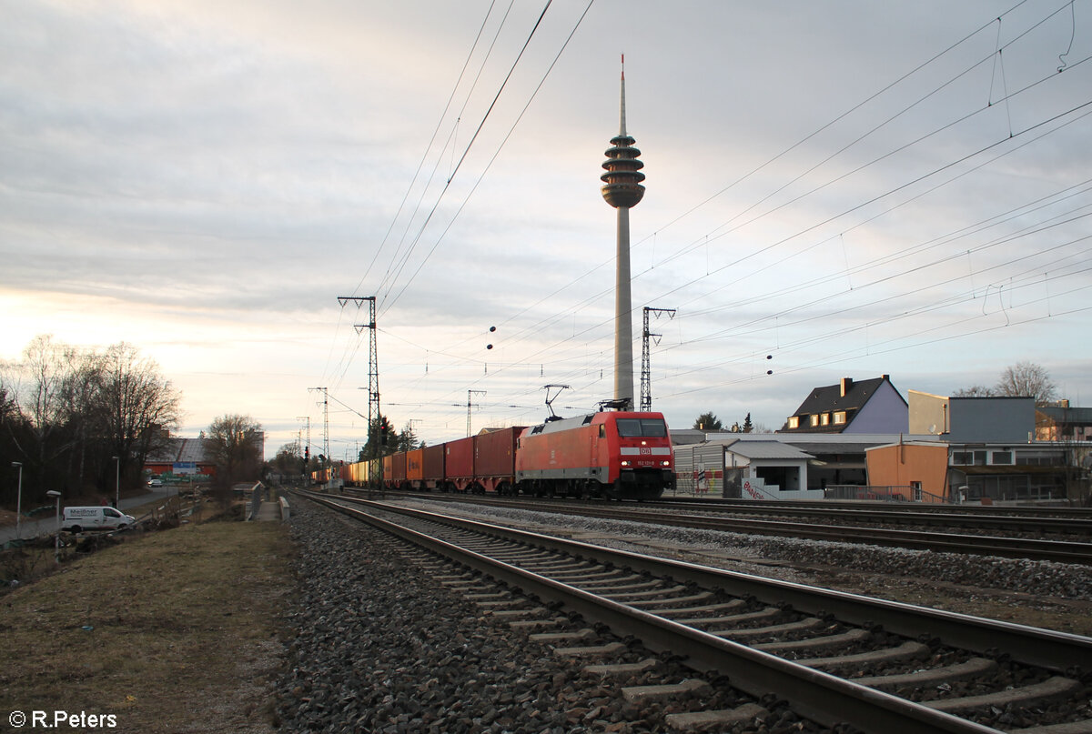 152 131-9 mit ein Containerzug in Nürnberg Hohe Marter. 02.02.24