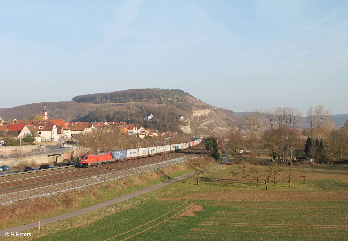 152 151-7 durch fährt Retzbach-Zellingen mit einem Containerzug. 16.03.17