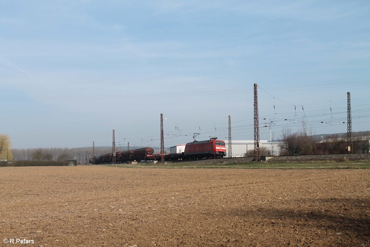 152 151-7 zieht ein gemischten Güterzug durch Retzbach-Zellingen in Richtung Würzburg. 16.03.17