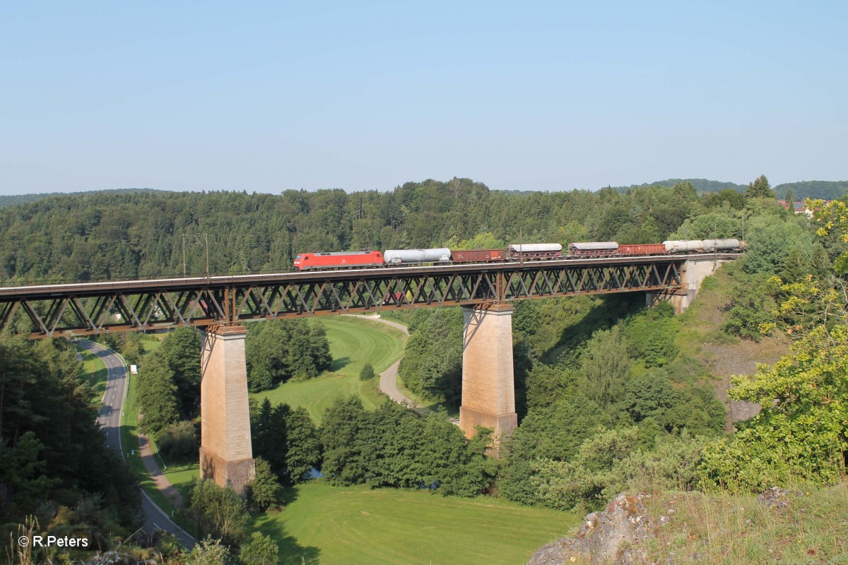 152 152-5 mit einem gemischten Güterzug auf dem Beratzhausener Viadukt. 25.07.14