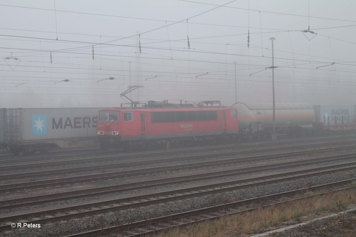 155 141-5 mit einem gemischten Güterzug in Leipzig Schönefeld. 29.03.14