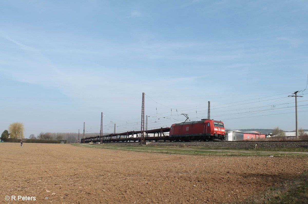 185 064-3 zieht bei Retzbach-Zellingen ein leeren Autotransportzug in Richtung Würzburg. 16.03.17