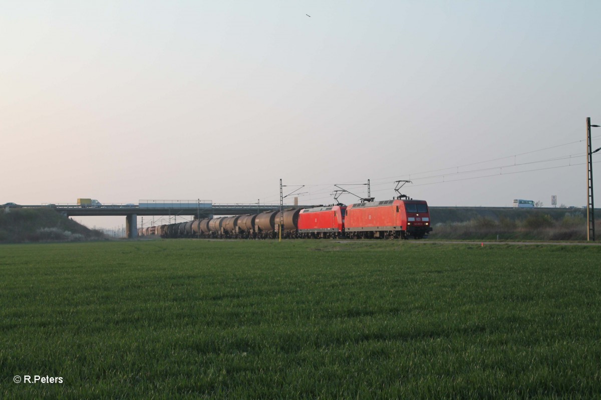 185 072-6 + 200-3 ziehen ein gemischten Güterzug bei Schkeuditz West. 29.03.14