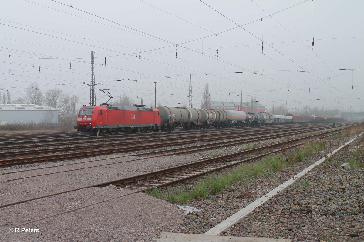 185 073-4 mit einem gemischten Güterzug in Leipzig Schönefeld. 29.03.14