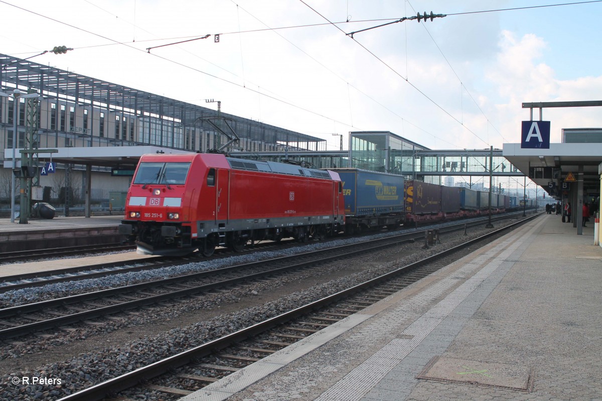 185 251-6 durch fährt Regensburg HBF mit dem LKW-Walter. 20.02.14