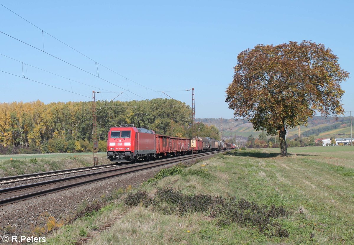 185 259-9 zieht ein gemischten Güterzug kurz vor Retzbach-Zellingen. 13.10.18