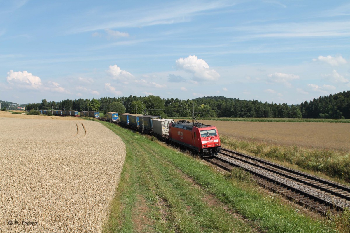 185 291-2 zieht bei Dettenhofen ein LKW-Walter Zug in Richtung Regensburg. 23.07.14