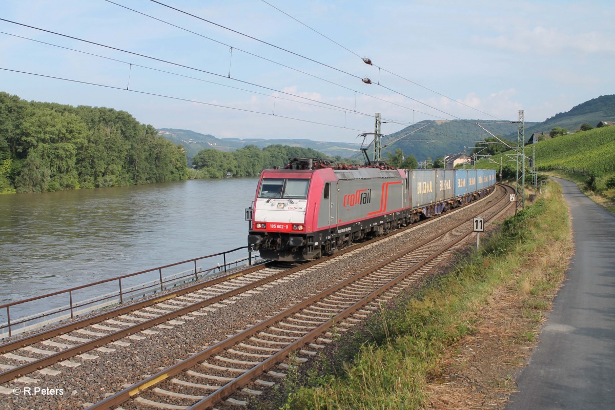 185 602-0 mit einem Bulkhaul Containerzug bei Lorch am Rhein. 15.07.14