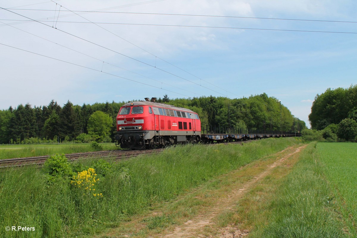 218 261-6 der BahnbauGruppe mit einem leeren Schienenzug bei der Netztrennstelle Bischofsheim in Richtung Rsselsheim. 15.05.15
