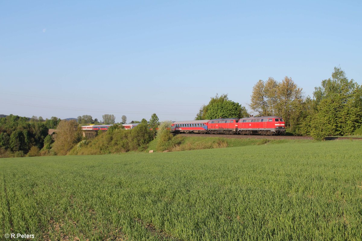 218 426 und 218 401 ziehen den Hochfranken Express DPE 95992 von Hof nach Prag über das Röslau Viadukt bei Seußen in Richtung CZ. 05.05.18