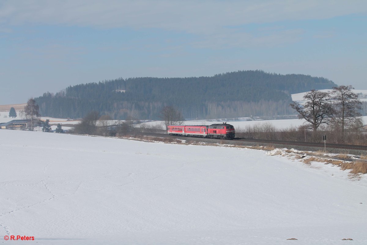 218 498-4 überführt den 628 559 als Lr 72393 von DC (Chemnitz) - MMF (Mühldorf) bei Lengenfeld. 16.02.17