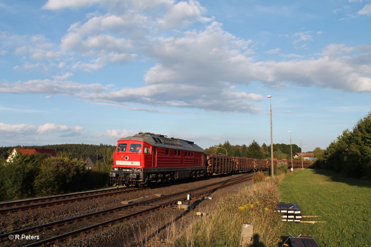 232 569-4 bei der Einfahrt in Pechbrunn mit dem 51750 Nürnberg - Leipzig Engelsdorf. 28.08.14