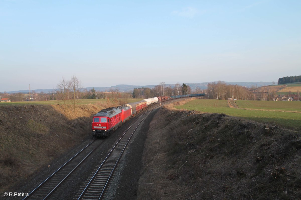 232 571-0 + 145 052 ziehen bei Unterthölau den EZ 51724 aus Nürnberg nach Leipzig. 24.03.17