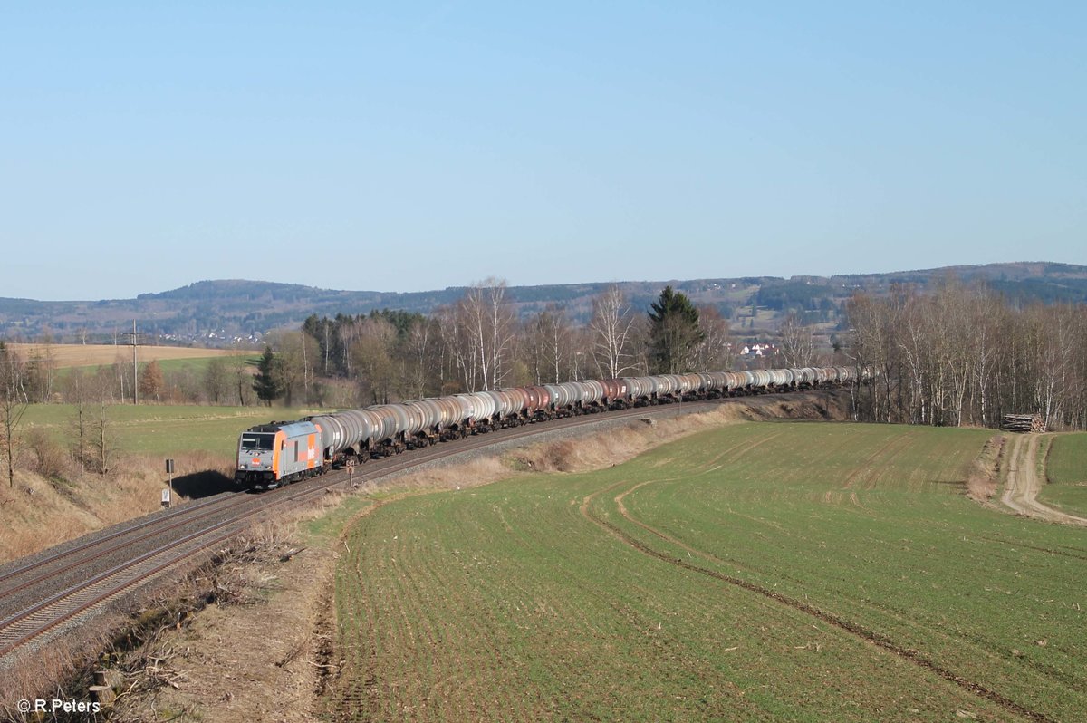 246 010-3 zieht bei Unterthölau den Kesselzug Ingolstadt nach Zeitz. 28.03.17