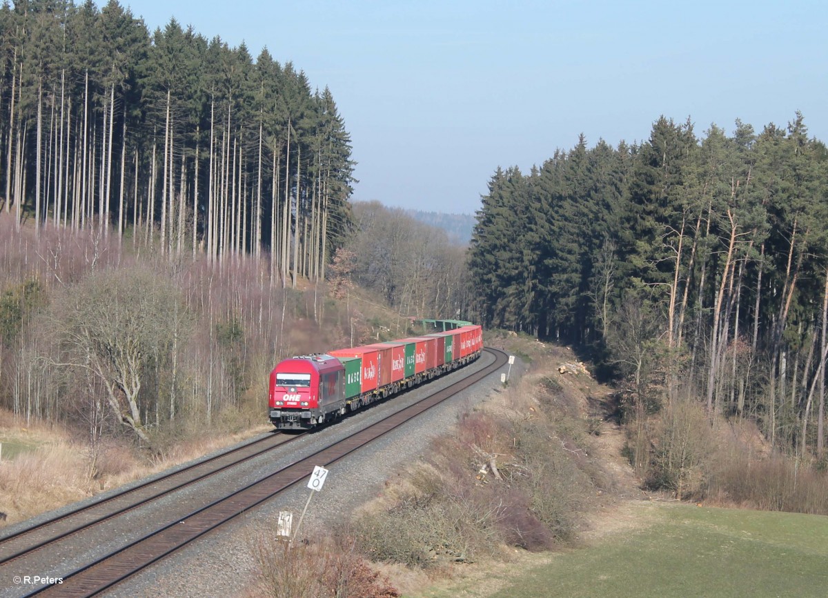 270082 zieht bei Reutlas den Containerzug Hamburg - Wiesau. 18.03.16