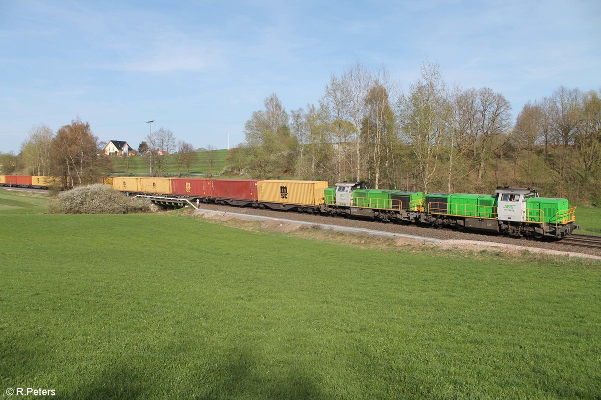277 003-0 alias V1700.02 und 277 004-9 alias V1700.03 ziehen den umgeleiteten Wiesau Containerzug bei Rthenbach im Steinwald ber Weiden Schwandorf nach Nrnberg. 20.04.18