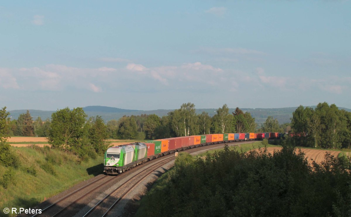 ER20-03 und 02 ziehen den Wiesau Containerzug aus Wiesau nach Hof bei Unterthölau. 11.05.18