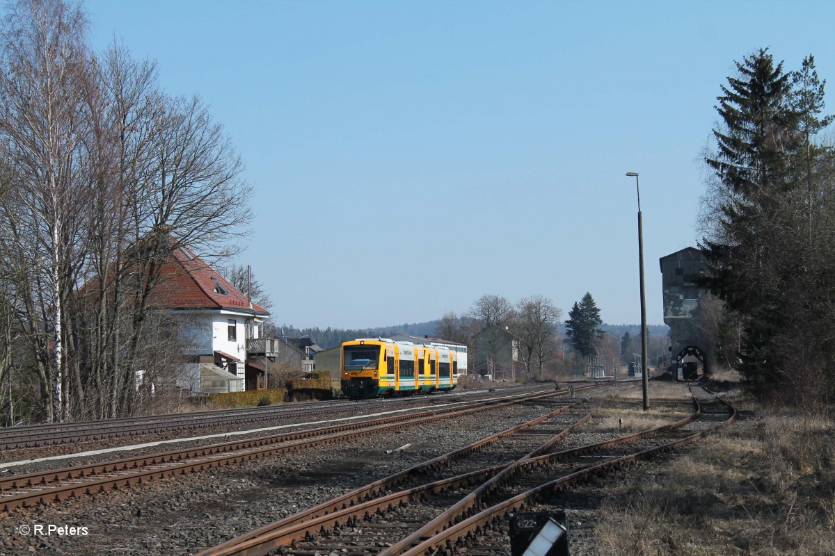 VT650.76 + VT650.77 verlassen Pechbrunn als OPB79720 Regensburg - Marktredwitz. 17.03.16