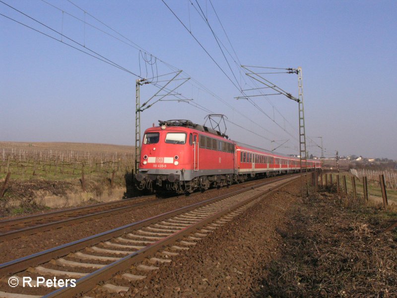110 435-5 zieht bei Oestrich-Winkel den RE15414 Koblenz HBF. 13.02.08
