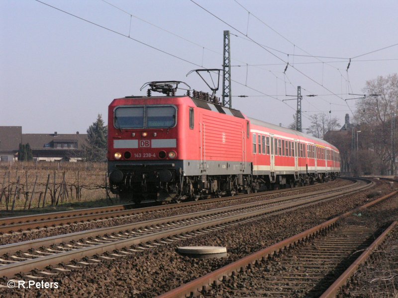 143 238-4 zieht bei Geisenheim die RB15522 Koblenz HBF. 13.02.08

