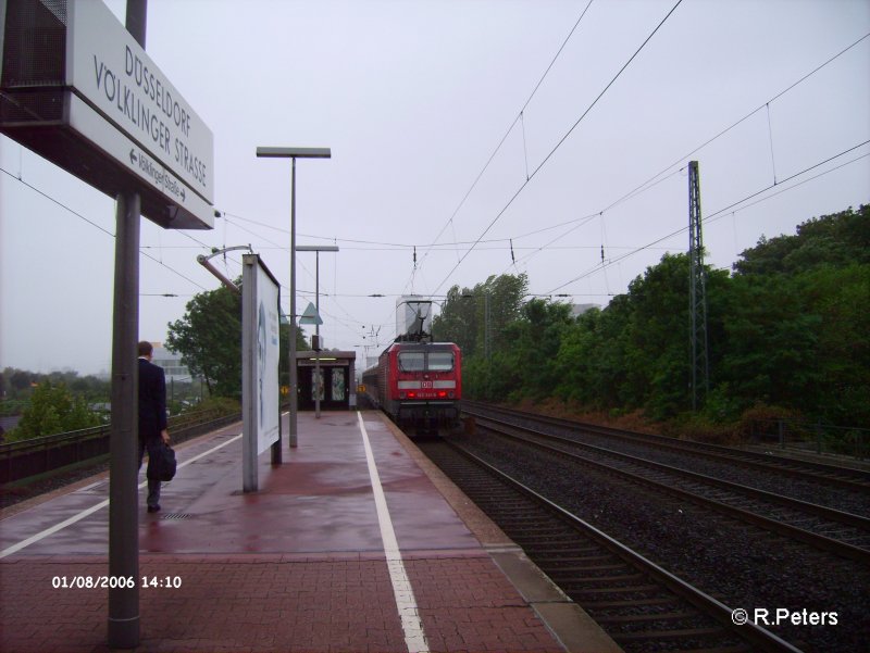 143 241 schiebt die S8 Mnchengladbach in Dsseldorf. 01.08.06
