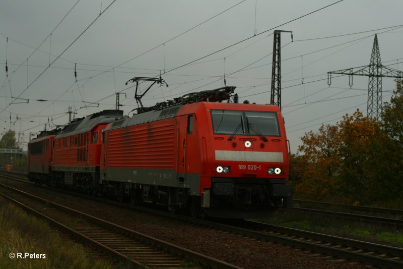 189 020-1 zieht ein Lokzug durch Saarmund. 12.10.07