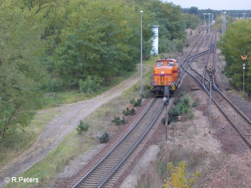 Lok 62 rollt vor die Weiche im Betriebshof Ziltendorf. 