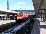 BR 101 101 058-6 wartet in M�nchen HBF mit einem Ec Klagenfurt auf die Abfahrt. 21.02.10