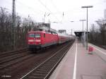 BR 112 112 112 164-9 zieht ein RE 4 nach Aachen an D�sseldorf-V�lklingerstrasse vorbei. 06.01.06