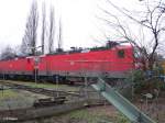 BR 143 143 949-6 und eine Schwester Maschine stehen in BW D�sseldorf-Altstadt bereit. 06.01.06