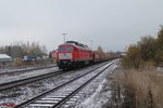 Eine Mischung aus Herbst und Winter herrscht im Bahnhof Wiesau als 232 201-4 mit ihrem Elbtalumleiter GA52321 Gelsenkirchen Bismarck - Cheb durch den Bahnhof zog. 09.11.16