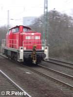 294 715-8 rollt solo durch Dsseldorf.