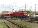 114 002-9 schiebt den RE1 in den Bahnhof Eisenhttenstadt. 21.04.10