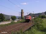 120 136-7 schiebt ein IC bei Oberwesel die linke Rheinstrecke runter.