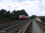 120 103-7 zieht den IC 1987 Rottaler Land Hamburg-Mhldorf ber die Donaubrcke bei Regensburg-Prfering. 20.06.09
