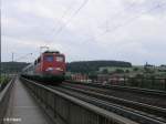 br-139---140/52410/140-544-8-zieht-ein-militrtransport-ber 140 544-8 zieht ein Militrtransport ber die Donaubrcke bei Regensburg-Prfering. 20.06.09
