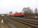 Eine 143 schiebt den RE Leipzig bei Borsdorf. 05.03.11