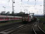 BR 151/48037/151-134-4-zieht-ein-gemischten-gueterzug 151 134-4 zieht ein gemischten Gterzug durch Regensburg HBF. 20.06.09