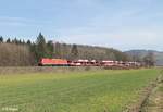 152 054-3 zieht ein Gemischten Güterzug bei Harbach durchs Maintal.