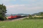 BR 185/362410/185-373-8-mit-einem-gemischten-gueterzug 185 373-8 mit einem gemischten Güterzug bei Darshofen. 25.07.14