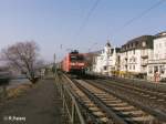 BR 185/36253/185-023-9-zieht-ein-sae-wechselpritschenzug-durch 185 023-9 zieht ein SAE-Wechselpritschenzug durch Rdesheim an dem Rhein. 13.02.08