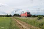 185 051-0 zieht einen gemischten Güterzug durch die Stromkreistrennstelle Bischofsheim.