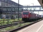 185 301-9 steht mit ein Intermodalzug in Regensburg HBF bereit. 09.05.09