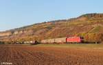 BR 185/634924/185-009-8-zieht-ein-gemischten-gueterzug 185 009-8 zieht ein gemischten Güterzug durchs Maintal bei Thüngersheim. 13.10.18