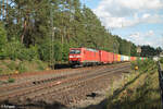 185 162-5 durchfährt Ochenbruck mit einem Containerzug in Richtung Nürnberg. 19.09.23