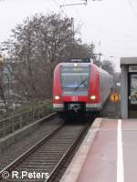 423 799 rollt in Dsseldorf-Vlklingerstrasse mit der S11 Dsseldorf Wehrhahn ein.
