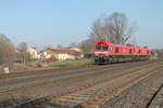 MEG/688622/077-023-und-266-442-rollen 077 023 und 266 442 rollen Lz bei Schönfeld in Richtung Regensburg. 09.02.20