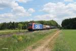 SBB Cargo Deutschland GmbH/430813/482-005-6-zieht-bei-der-stromkreistrennstelle 482 005-6 zieht bei der Stromkreistrennstelle Bischofsheim einen KLV-Zug. 20.05.15