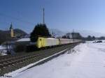 Dispo E189 989NC zieht ein EC nach M�nchen bei Oberaudorf. 16.02.10
